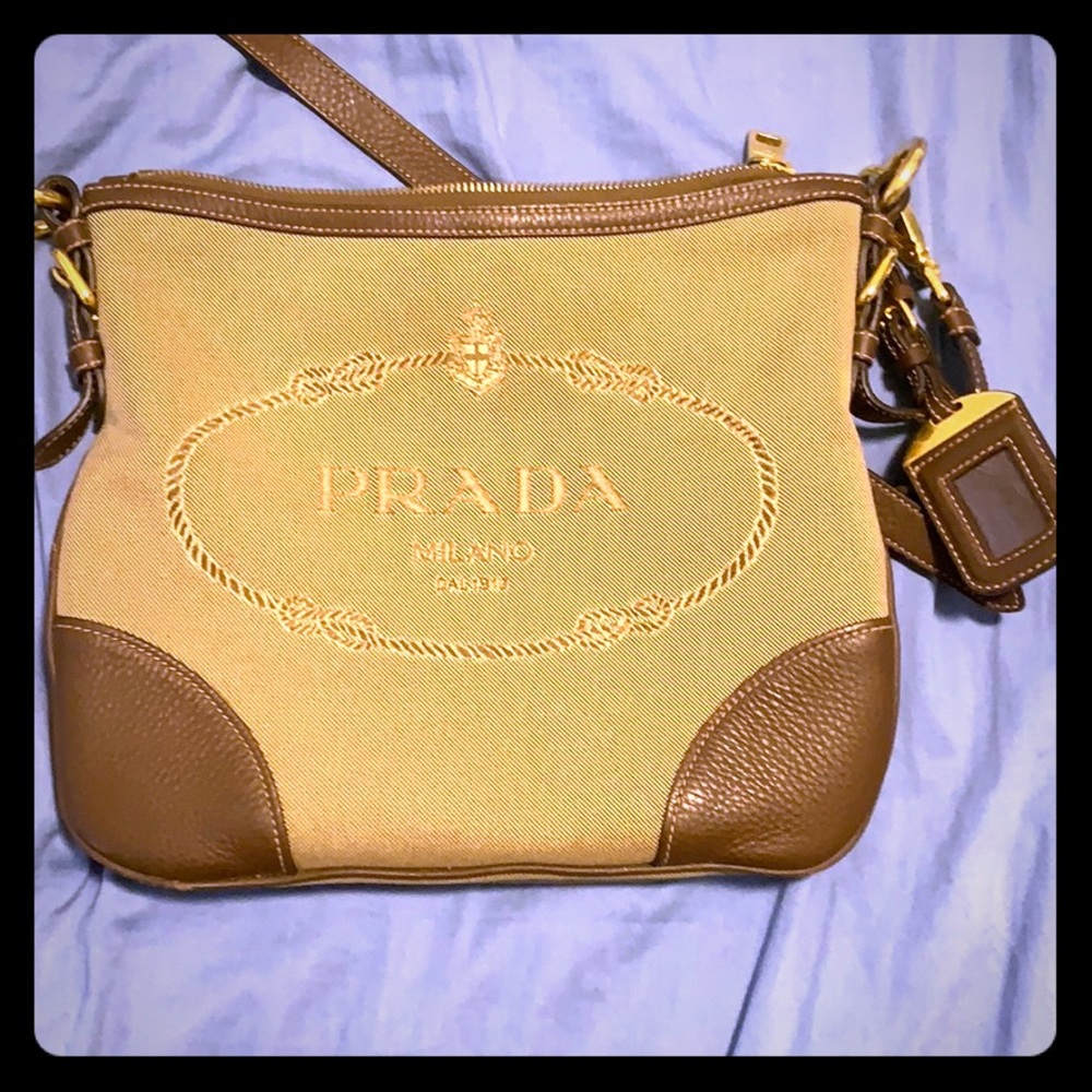Authentic Prada messenger/crossbody bag!!